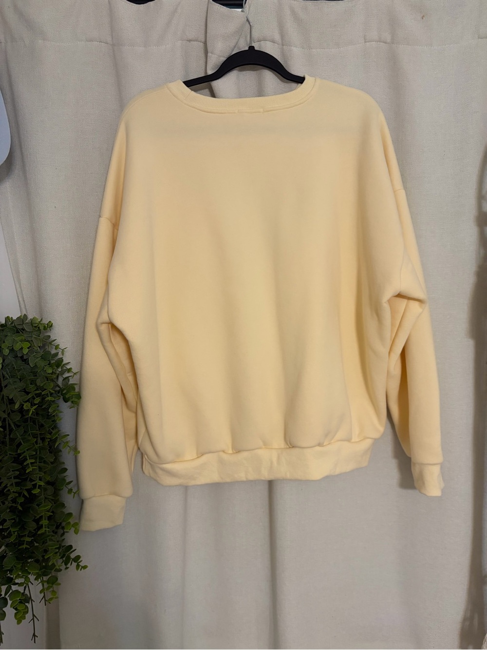 Edikted Sweatshirt - Picture 2 of 3